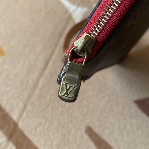 Authentic Louis Vuitton Monogram Pochette Wristlet Clutch LV - Picture 3 of 15